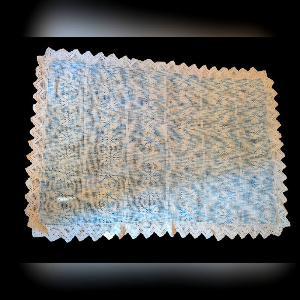 Vintage hand crochet blue and white‎ floral blanket